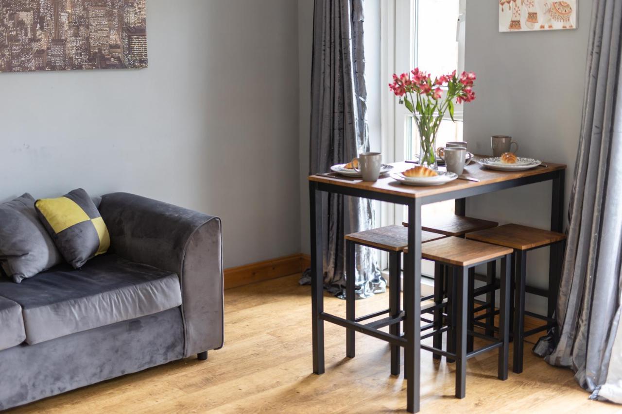 Cul-De-Sac Creations Apartment Шрусбъри Екстериор снимка